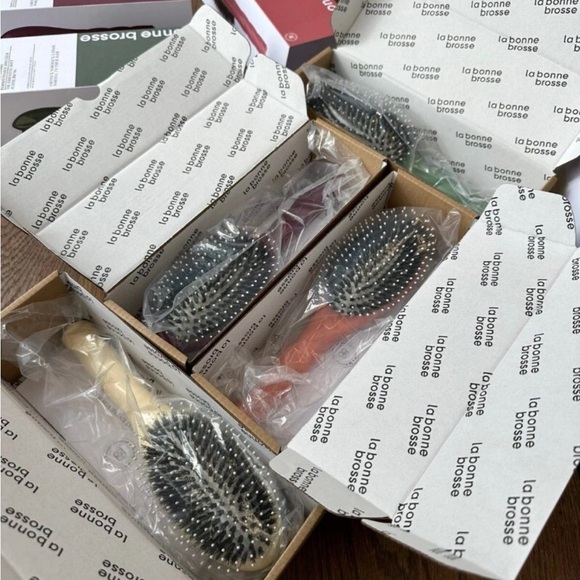 La Bonne Brosse N.03 boar bristle brush The Shine & Care Hair Brush new in box - Picture 6 of 7